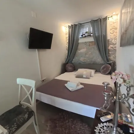 Charming Piccolo Paradiso