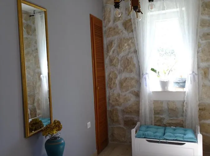 Charming Piccolo Paradiso Vlasici