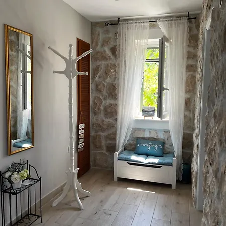 Charming Piccolo Paradiso