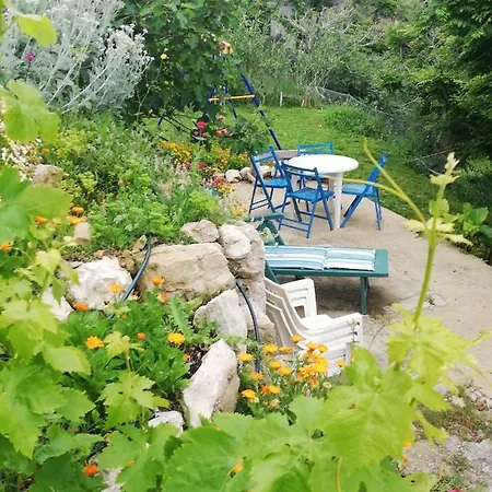 Charming Piccolo Paradiso Apartment Vlasici