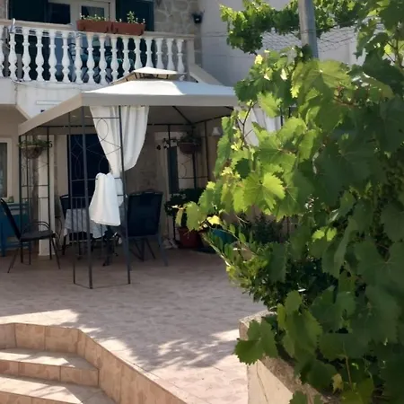 Charming Piccolo Paradiso Apartment