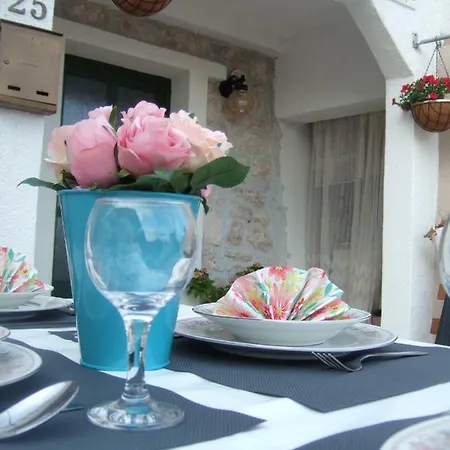 Charming Piccolo Paradiso Apartment *