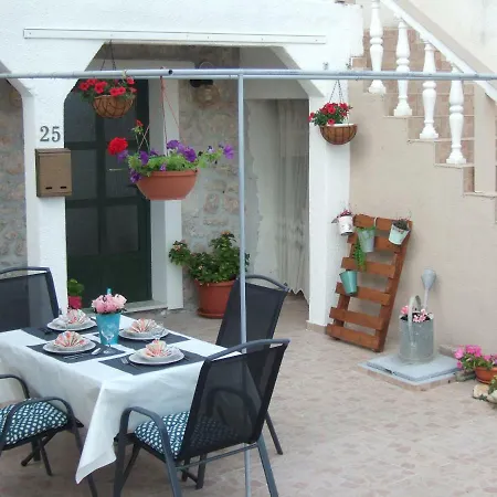 Charming Piccolo Paradiso Apartment *