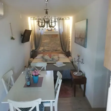 Charming Piccolo Paradiso Apartment *